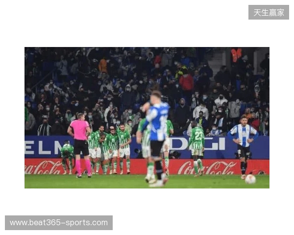 西班牙名嘴：维尼在替补席发笑不职业，在哪都该被开除