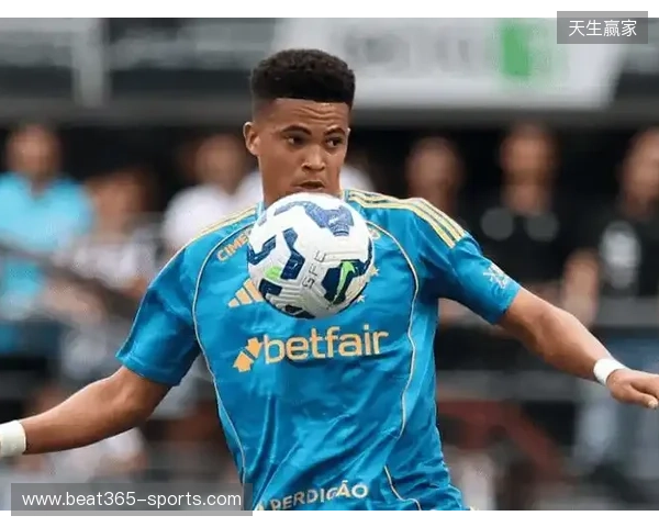 多特即将签下17岁左后卫帕特雷斯，预计给克鲁塞罗超千万欧